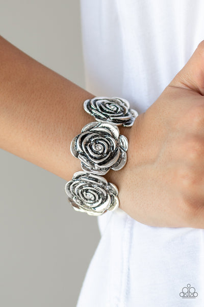 Paparazzi Floral Flamboyancy - White